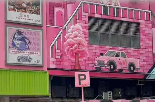 走街串巷，他拿城市当画板