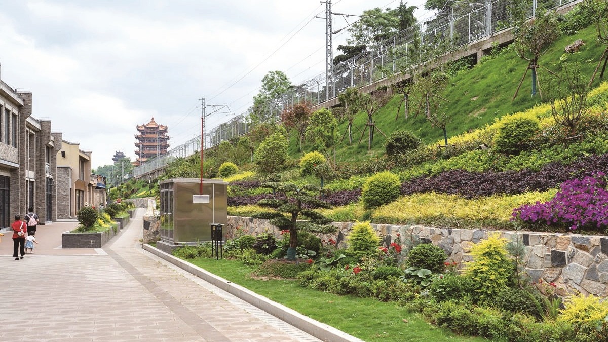 蛇山步道串起黃鶴樓與長江大橋