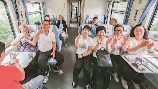 武汉观光环线列车升级为空调车