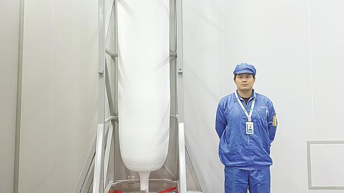 全球最大规格光纤预制棒在汉诞生