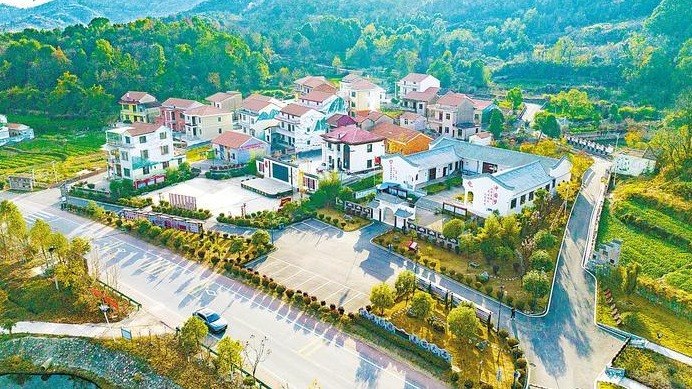 黄石乡村庭院富了村民美了乡村