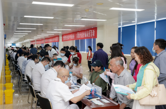  “攥着厚厚报告单的妈妈，终于笑了” 湖北省万人肝病大筛查随州站侧记
