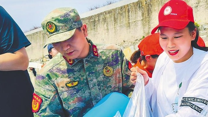 3.5万尾珍稀鱼类放流长江