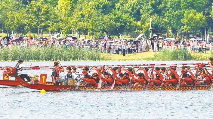 龙舟破浪黄塘湖