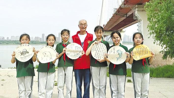 走！大家一起去巡江