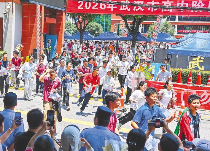 青春昂扬出考场