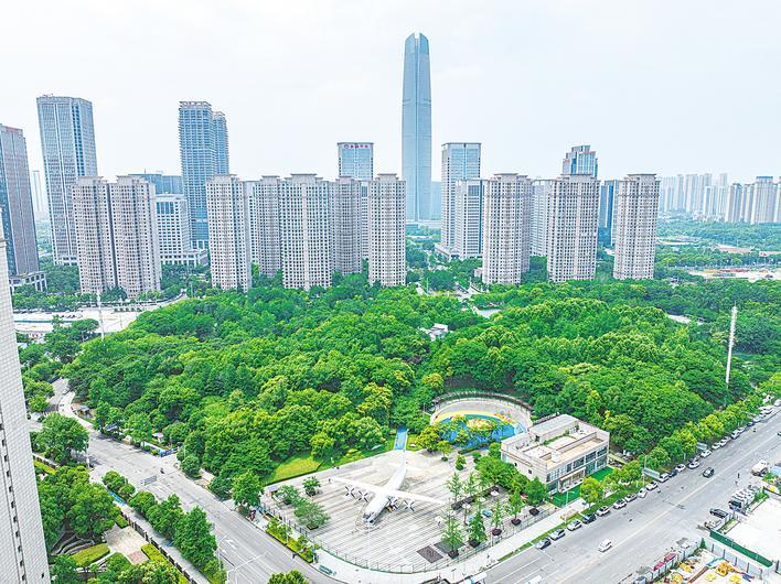 王家墩公园拆围成“闹市桃源”