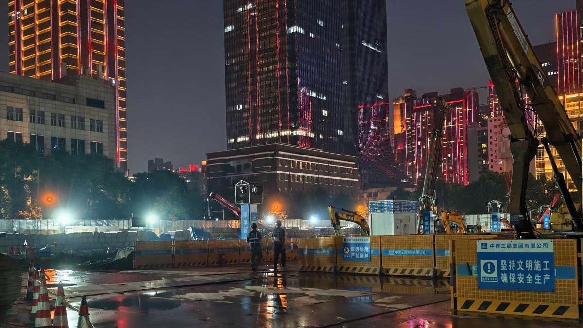 高考前夜探访武汉工地：静悄悄，已停工