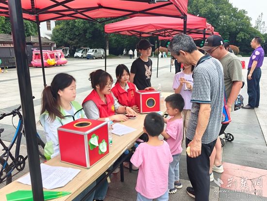 咸宁市举办“六一”亲子心理集市活动