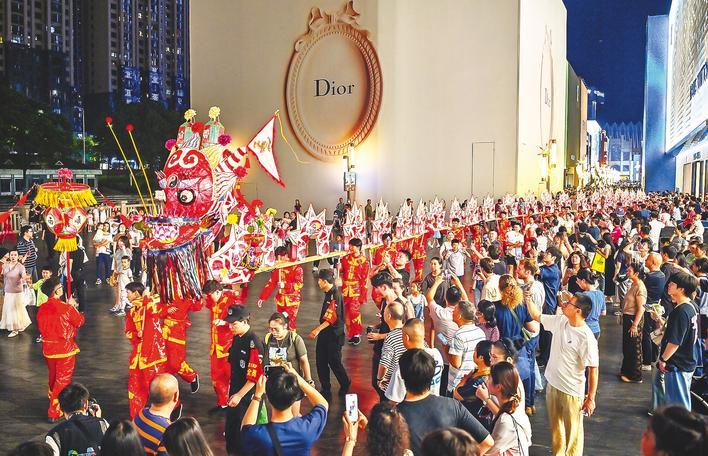 国家级非遗“板凳龙”巡游武汉
