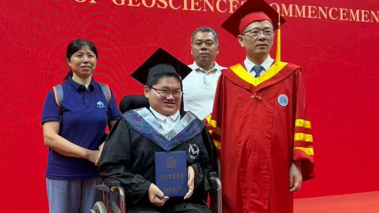 周俊章：二十八颗钢钉撑起求学梦