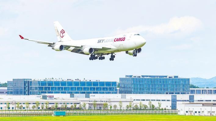 花湖国际机场已开通货运航线122条