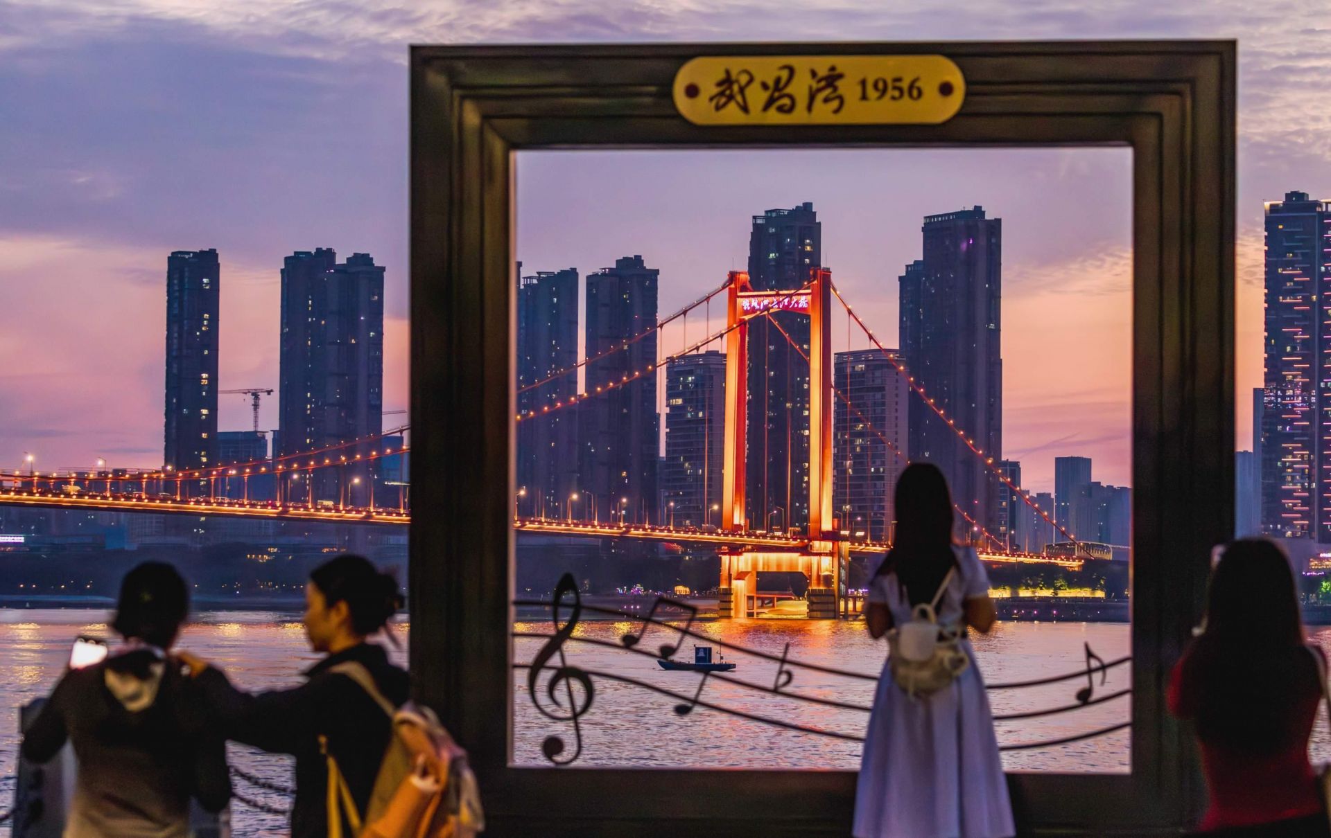 武汉之“环”，越画越“暖”