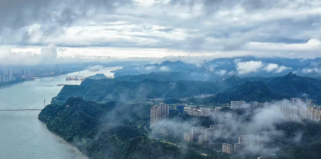 雨后宜昌 云海漫峡江