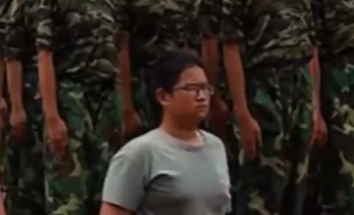 失去双腿的板凳男孩考上大学了