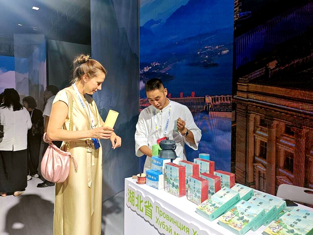 蕲春艾灸亮相国际文旅盛会