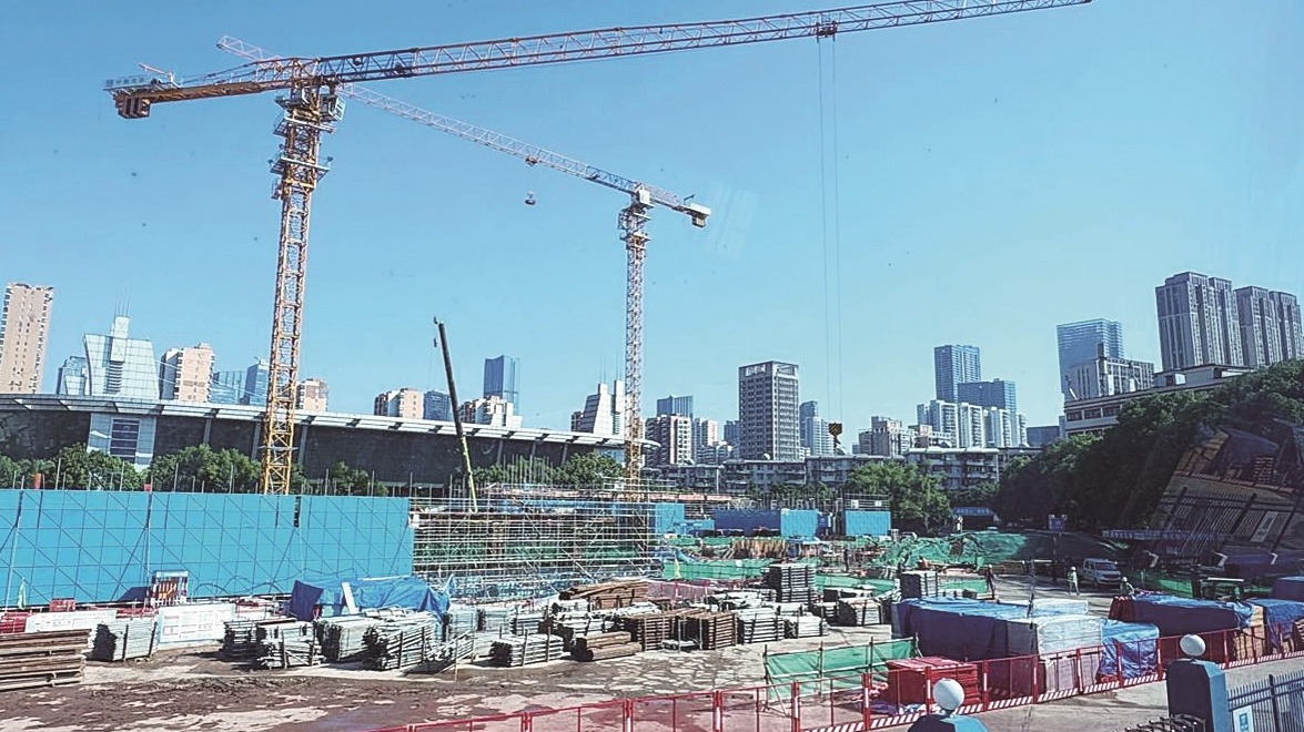 直击武汉建筑工地迎战台风“巴威”