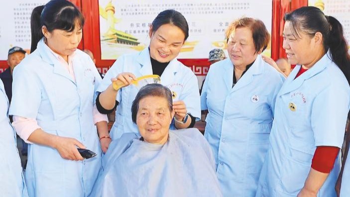 邹倩带出三百多名“邹倩式护理员”