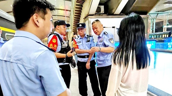 民警暖心帮助花季少女千里归途