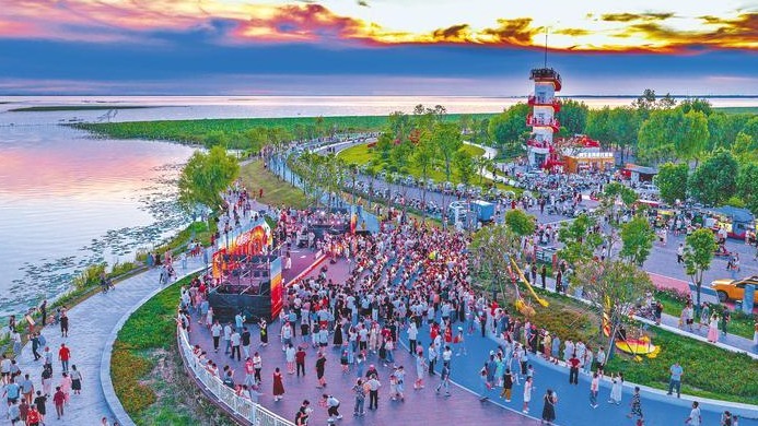 惠民音乐会点亮洪湖夏夜