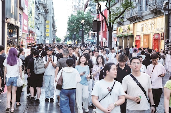 汉路步行街越夜越热闹