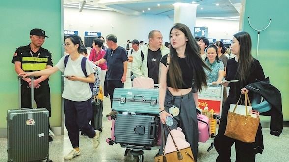 暑假近尾声返程客回来了