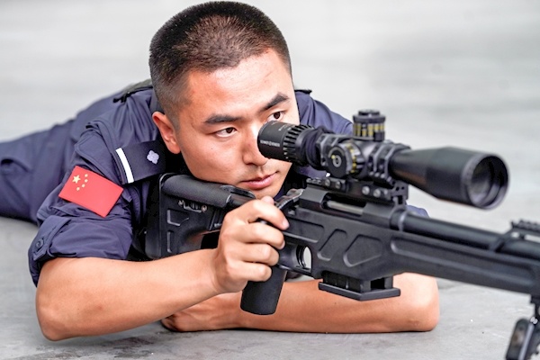 武汉特警勇夺全国新“枪王”