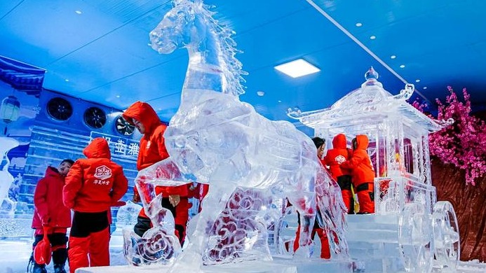 华中大型室内冰雪世界迎客