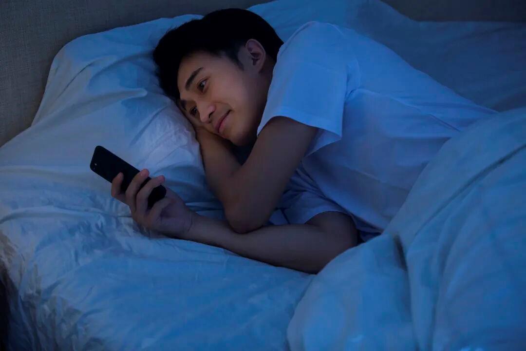 这2个习惯正在偷走你的视力 很多人天天在做