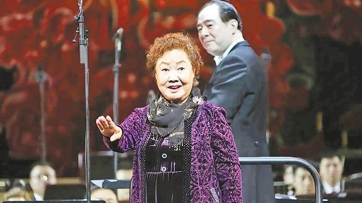 94岁高龄率团到长阳德艺双馨感染湖北乡亲