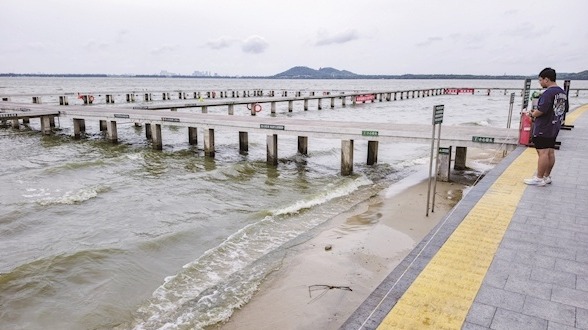东湖凌波门栈桥已临时关闭