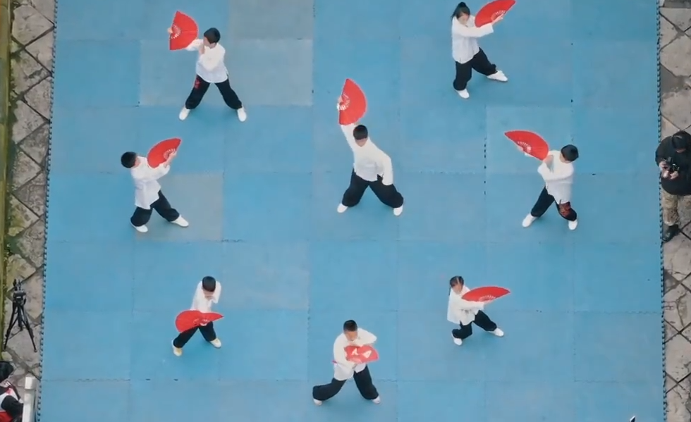 四川上千小学生课间练武术