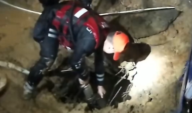 警方9小时救援凿开生命天窗