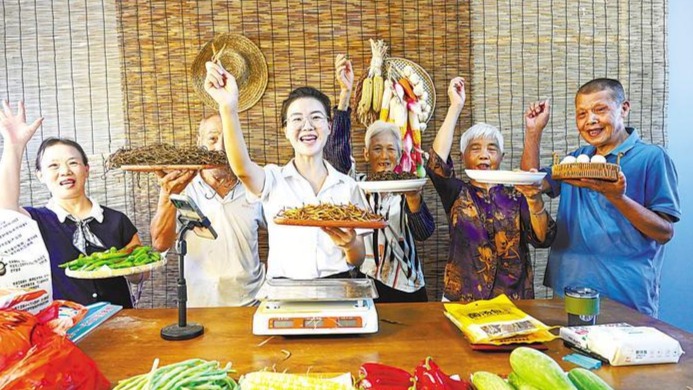 “能人回乡”带村民发展特色产业