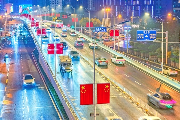 一抹“中国红” 绘就国庆最美底色