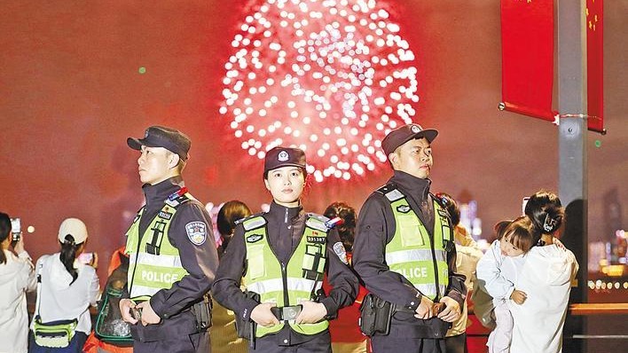 烟火璀璨处 总有守护者