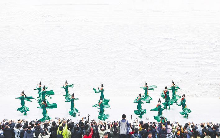大江大湖是场面 一城烟火是人心