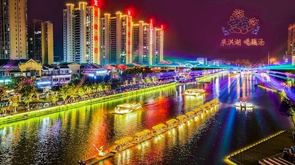 洪湖水陆空文旅狂欢燃动假期