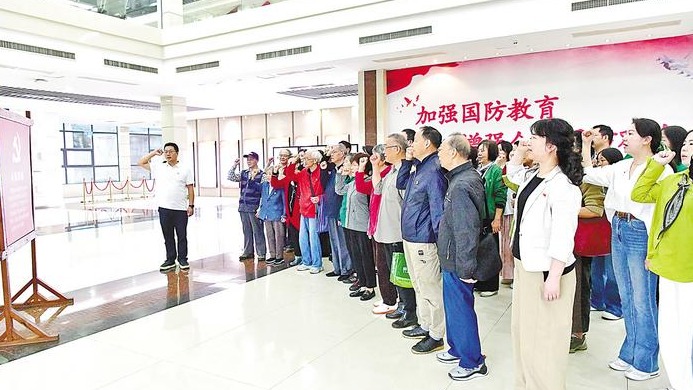 老中青三代同堂对话上党课