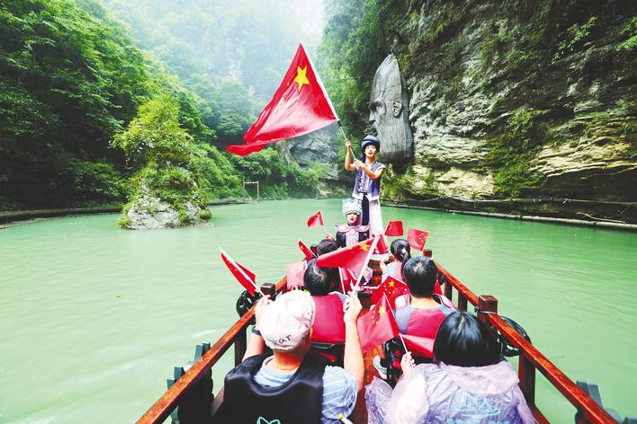 今天，我们与国旗同框