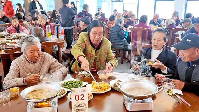“九九食堂”每月逢九宴请老人