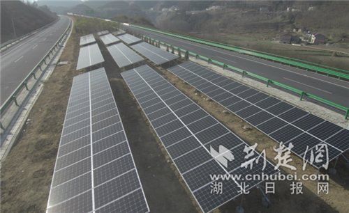 高速公路中央分隔带分布式光伏发电站.png