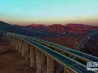 太行山高速公路主体工程开通 