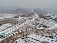 太行山高速公路主体工程开通 