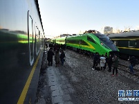 “复兴号”绿皮车亮相 卧铺自带充电口全车WIFI