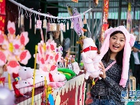 年桔、年花、年菜里的“年味儿”——澳门年宵市场见闻