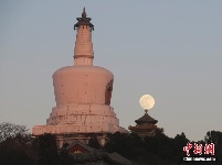 2019年首轮圆月升空 全国多地赏美景