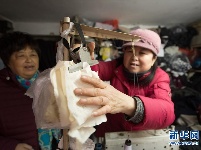 “一元裁缝铺”：冬日里的温暖坚守