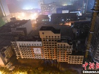 长沙62.3米高楼被爆破拆除 用时仅2.81秒
