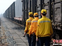 探访广西春运背后的隐形人 “铁路医生”问诊忙